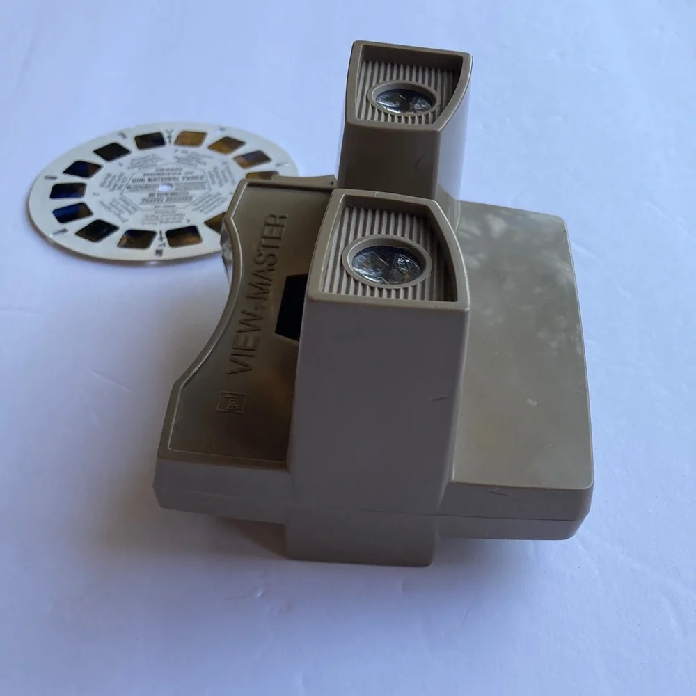 GAF View-Master 3-D projector from the 1960's Tan VINTAGE 5 x 4 x 3 inches